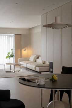 与昂贵海报图片相比，免费的性价比如何？